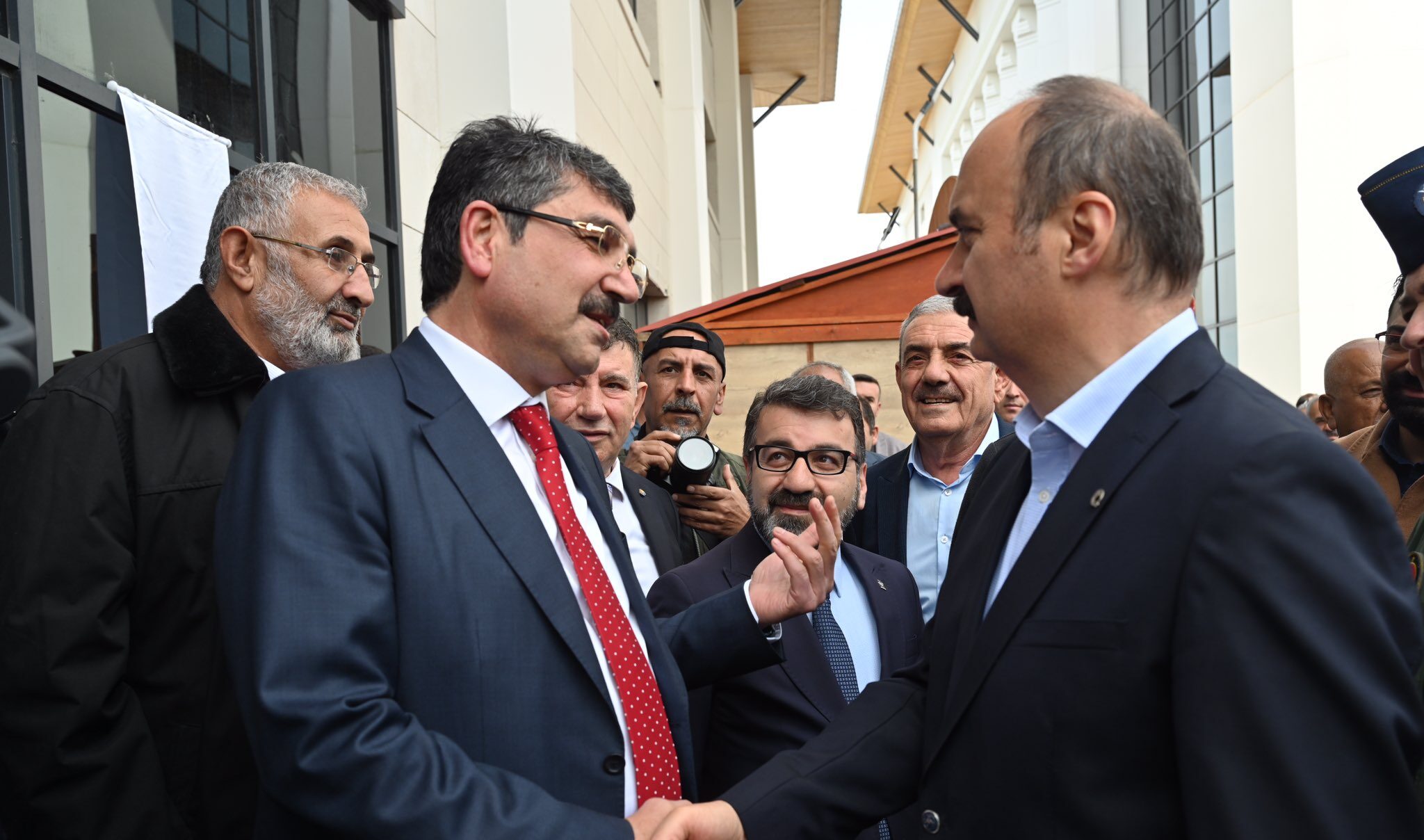 Milletvekili Nasıroğlu ve Vali Canalp vatandaşlarla bayramlaştı