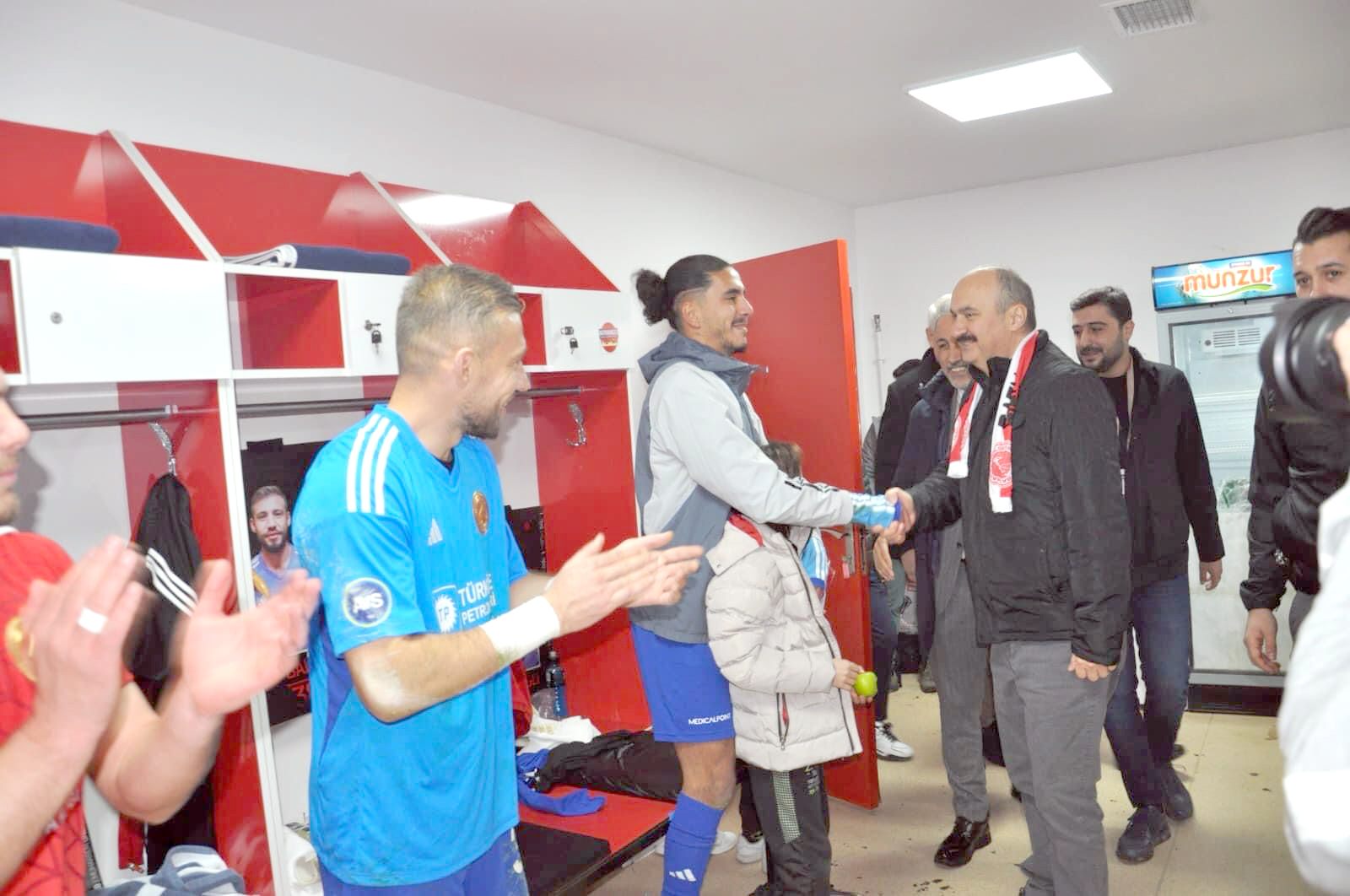 Vali Canalp’tan Petrolspor için 100 Bin TL’lik destek