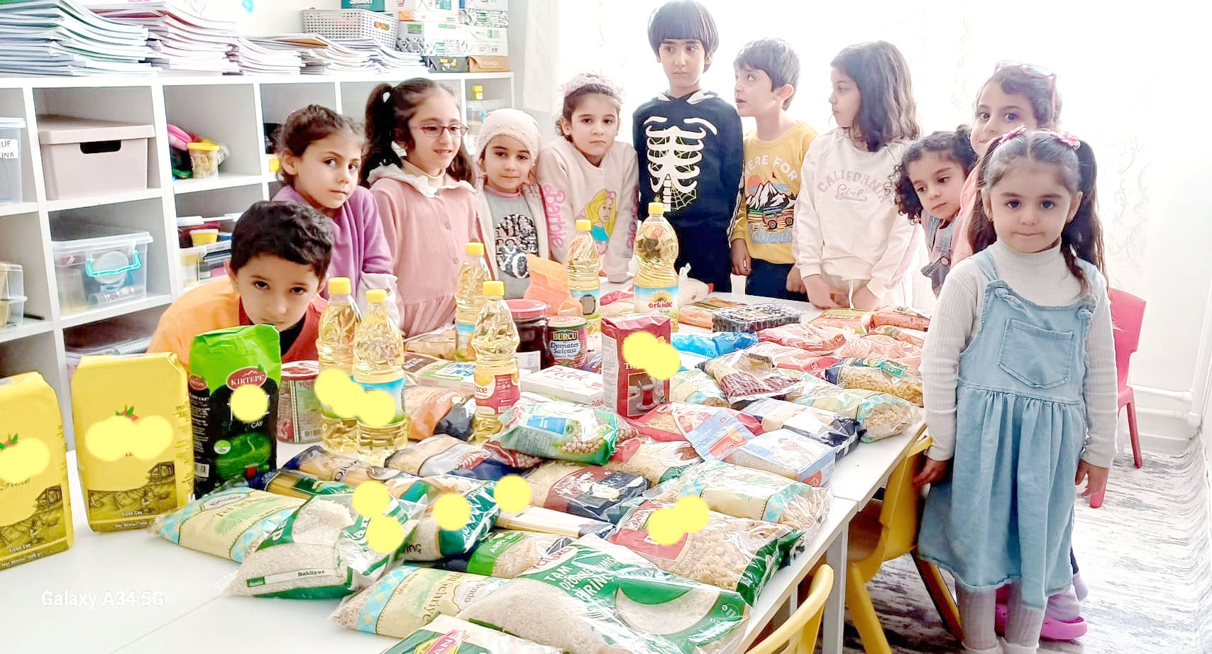 Miniklerden yardım kolisi