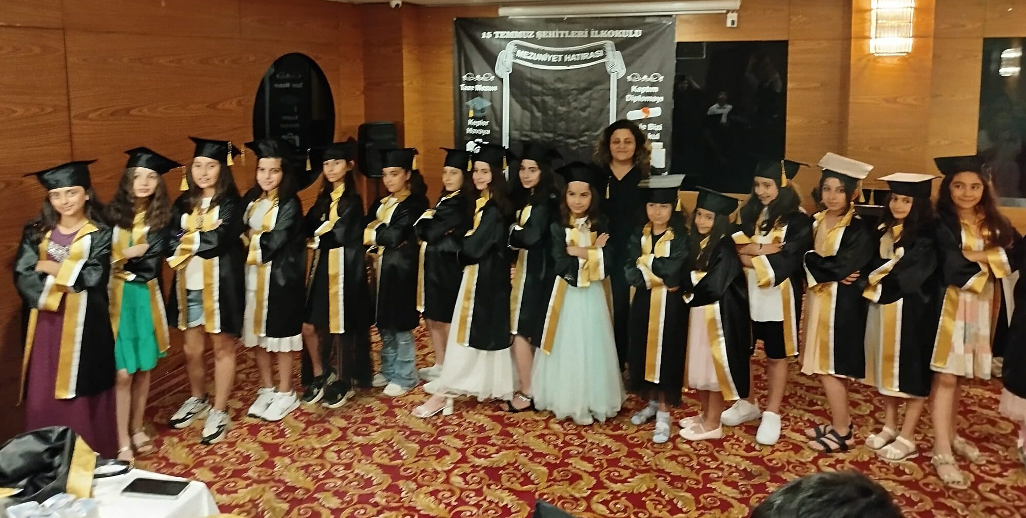 15 Temmuz Şehitleri İlkokulu öğrencilerinden kep atma töreni