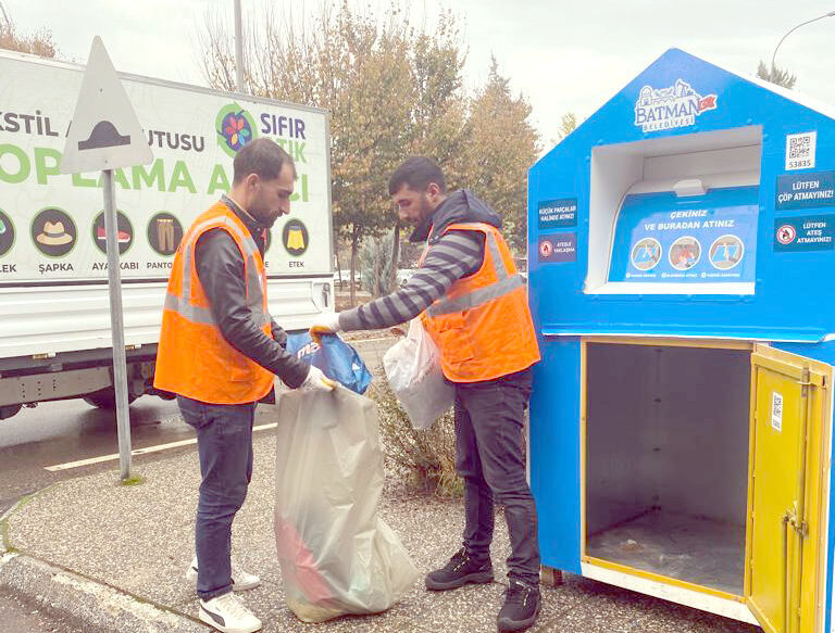 Tekstil atık kumbaraları sayesinde geri dönüşüme kazandırıyor!
