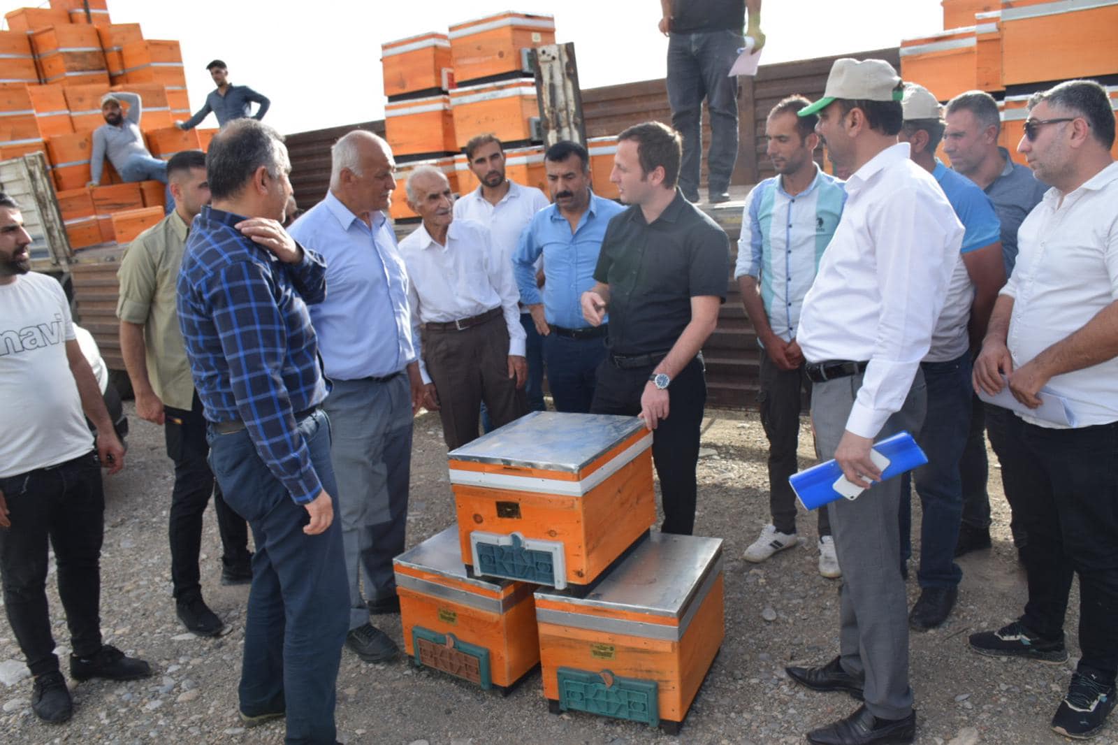 Arıcılara organik kovan dağıtımı yapıldı