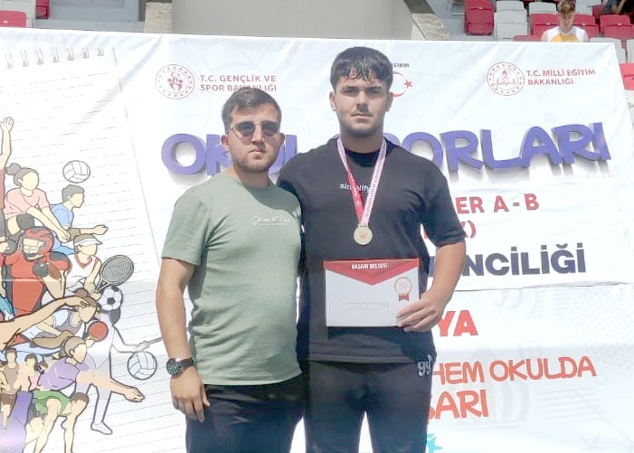 Gülle atma branşında Türkiye şampiyonu oldu