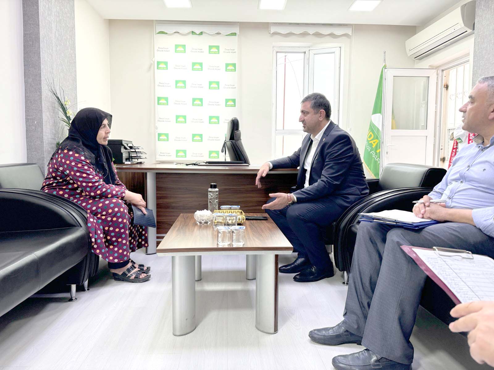 Vatandaşlar ile bir araya gelerek talep ve şikayetlerini aldı