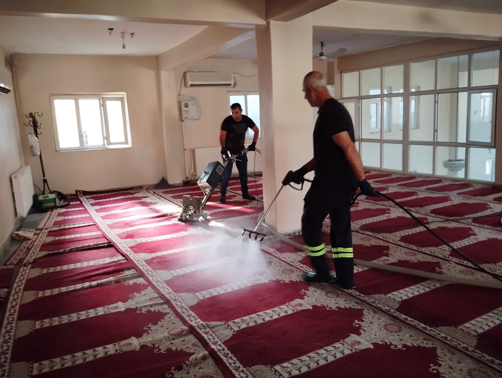 İbadethaneler düzenli olarak temizleniyor