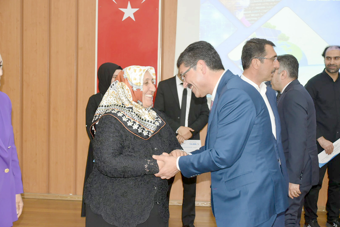 Nasıroğlu ‘Annelerimizin haklarını ne yapsak ödeyemeyiz’