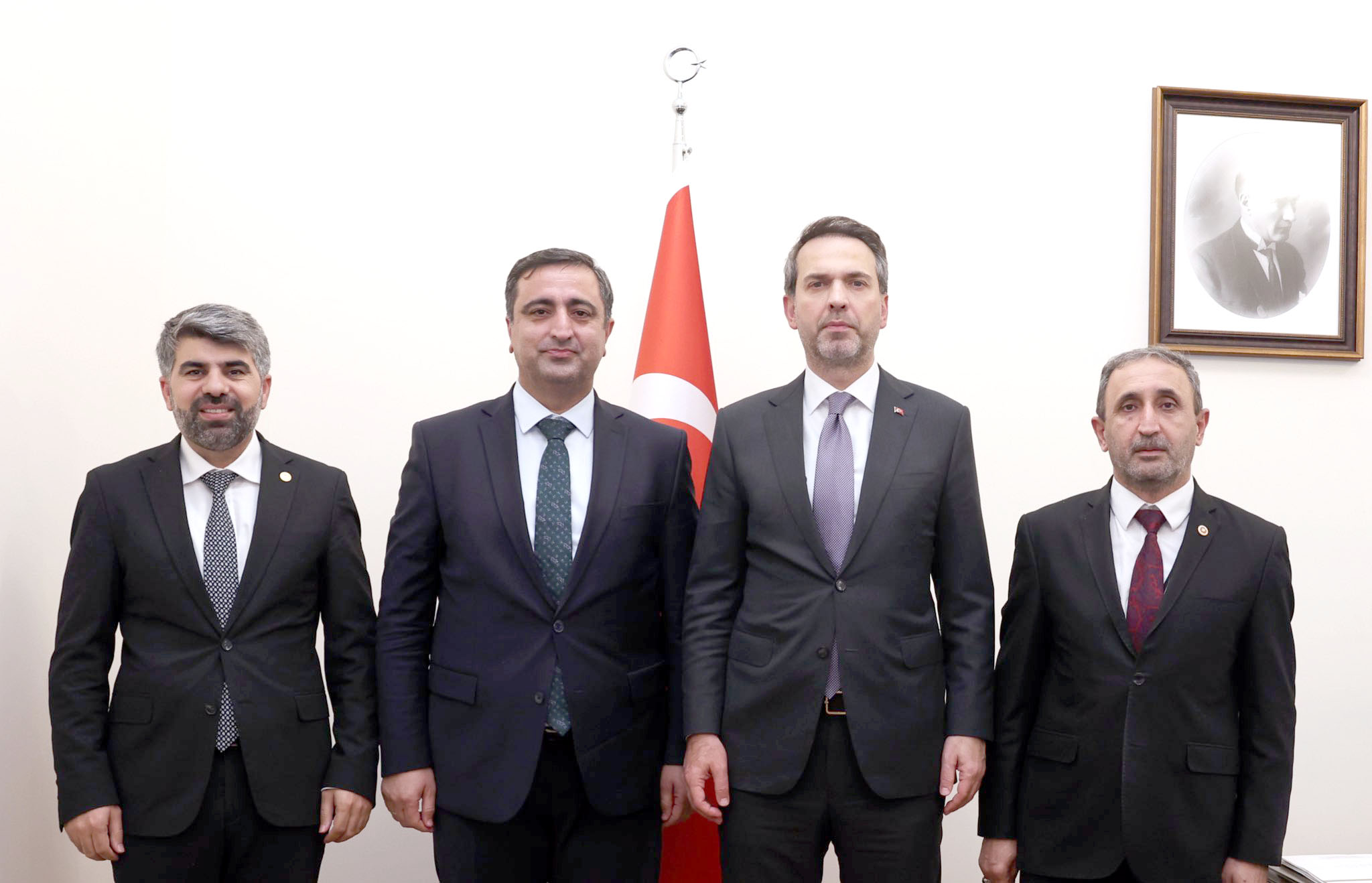 HÜDA PAR Vekilleri Bakan Bayraktar ile Batman’ın sorun ve taleplerini görüştü