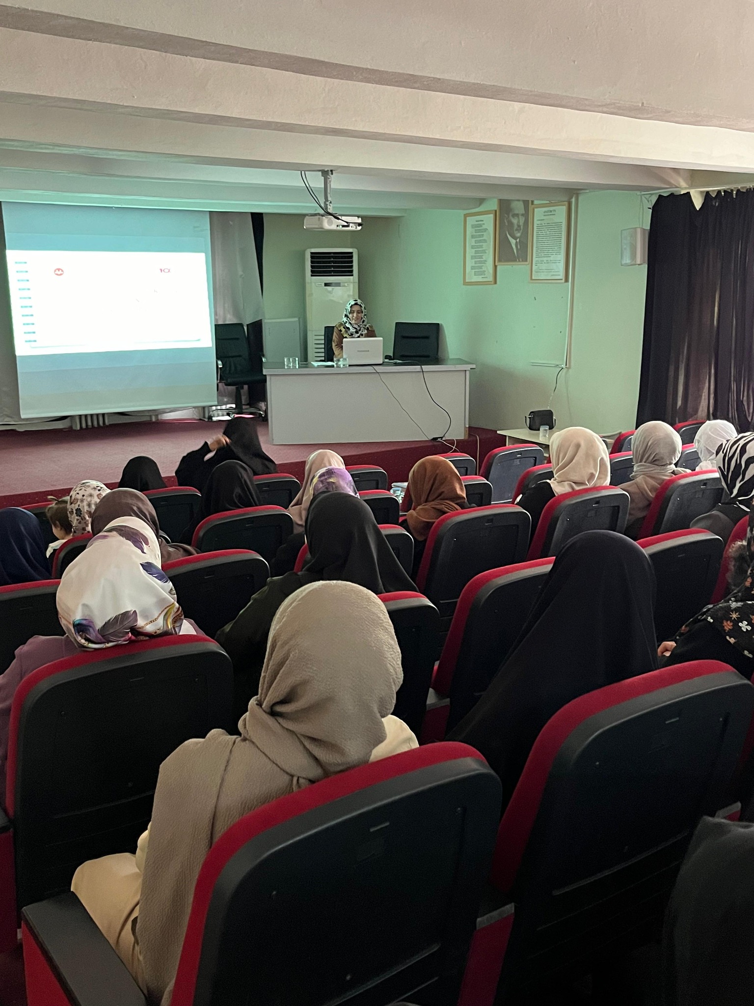 Çocuklarda Sağlıklı Kimlik Gelişimi semineri verildi