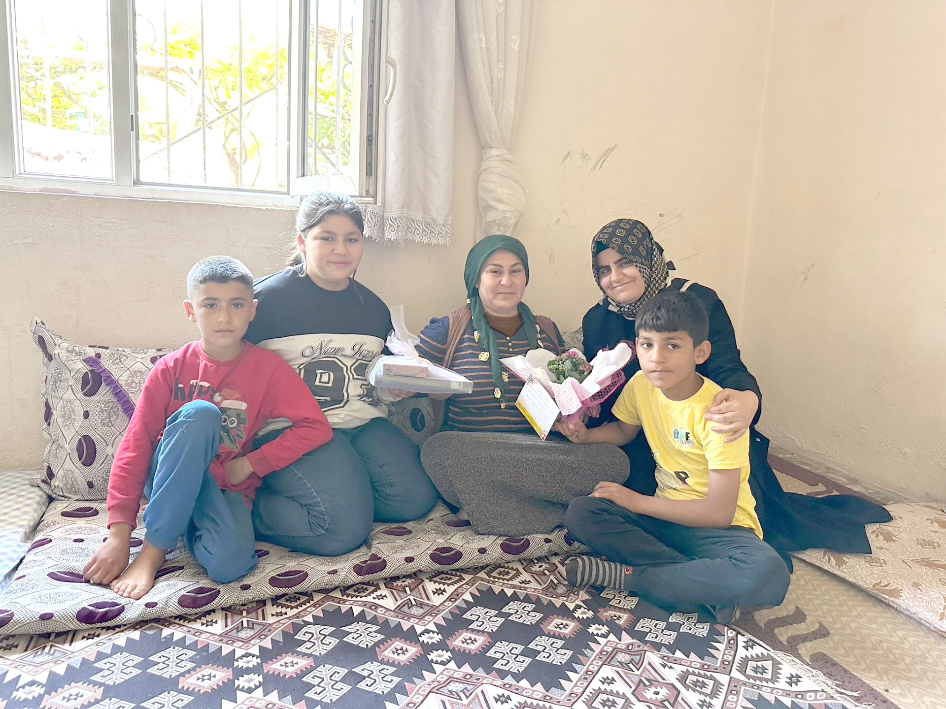 AK Parti’den anlamlı Anneler Günü ziyareti