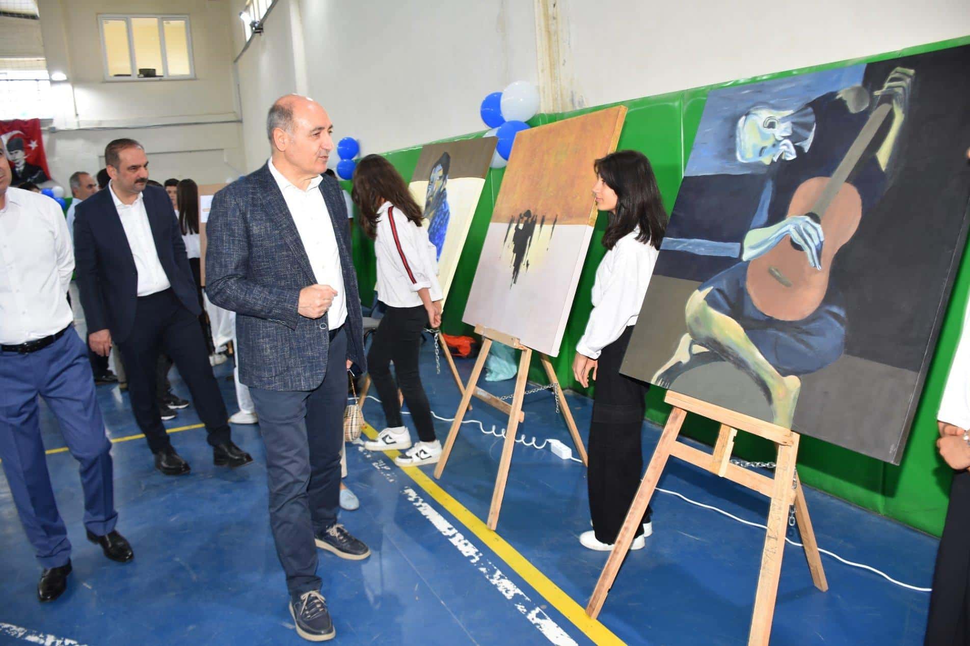 Bayındır Ortaokulu TÜBİTAK 4006-A Bilim Fuarı düzenlendi