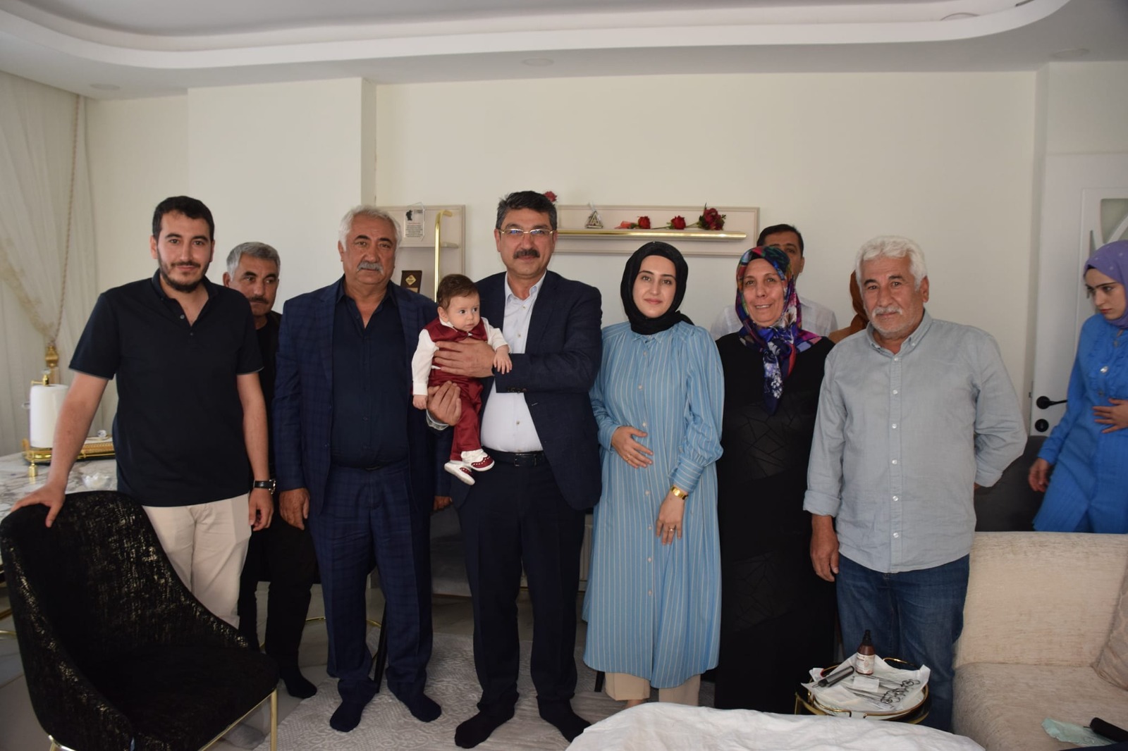 Gazeteci Işık, bebeğini sünnet ettirdi