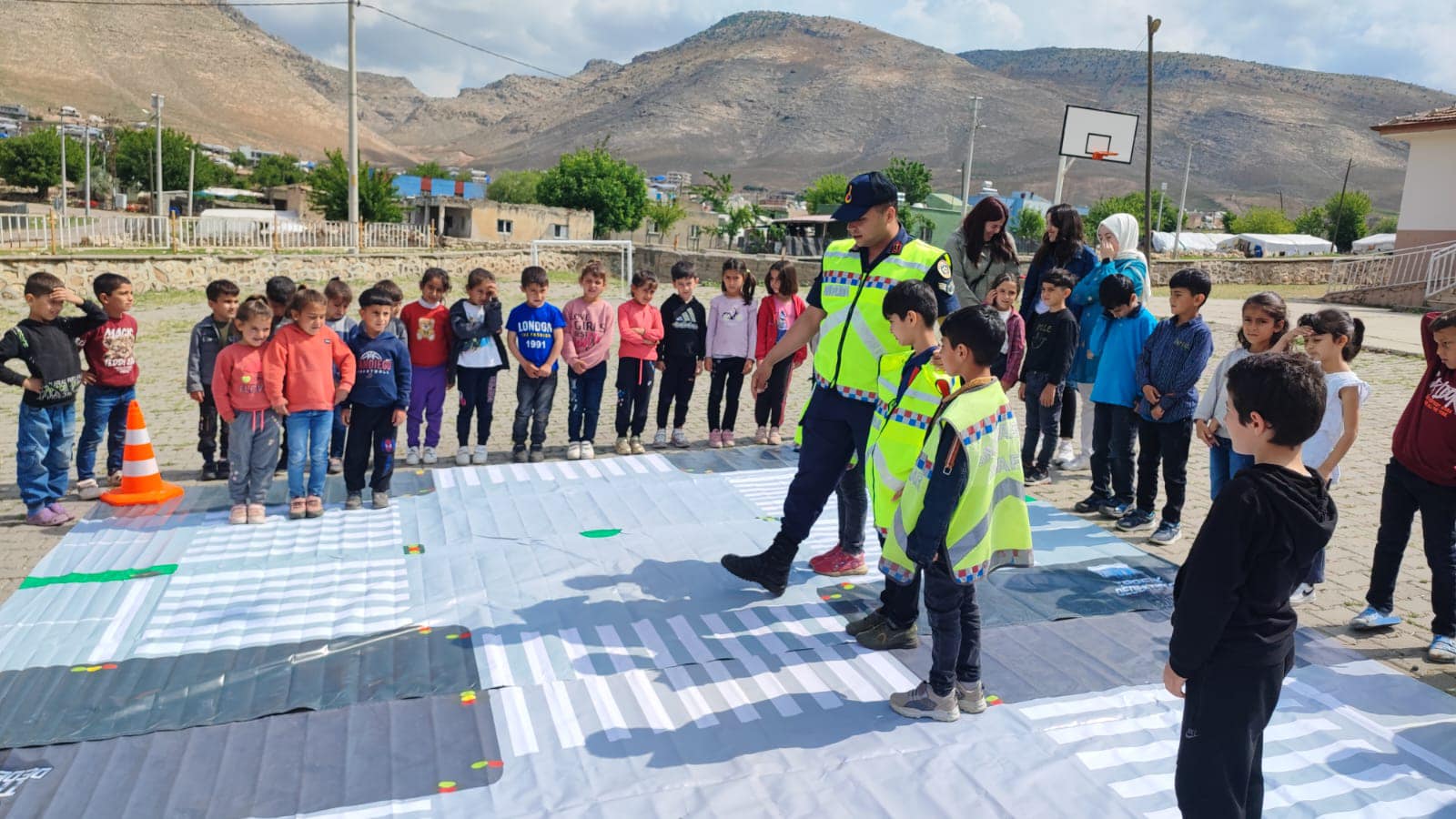 Beşiri’de trafik haftası kutlandı