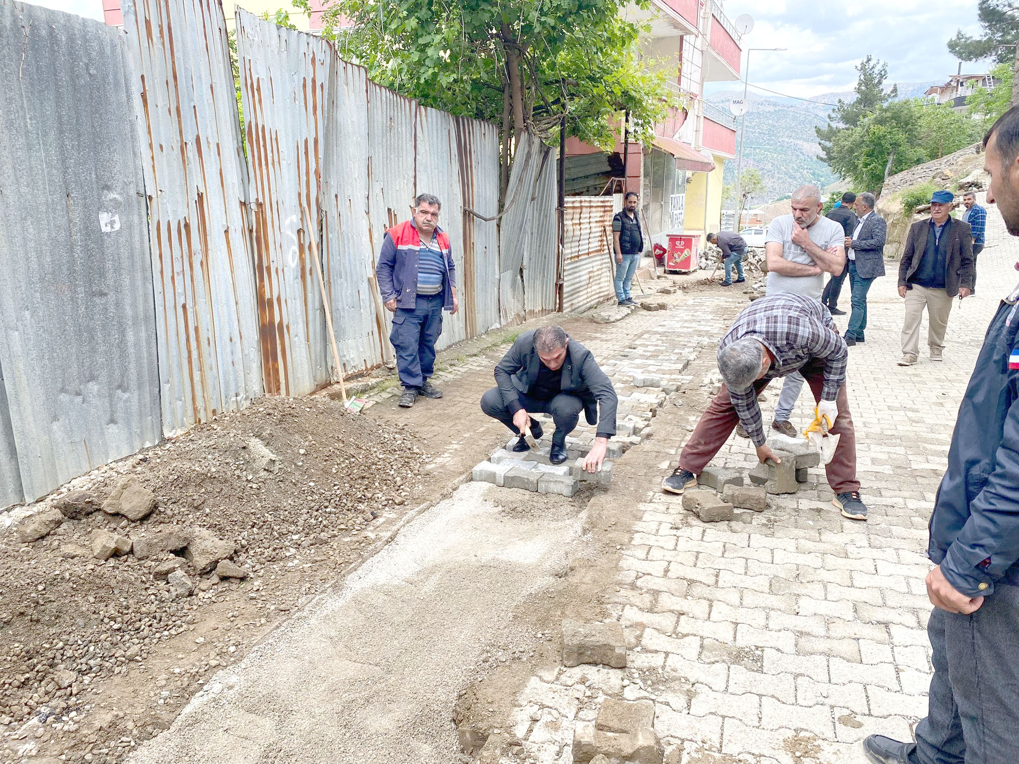 Sason’da parke taşı onarım çalışmaları sürüyor