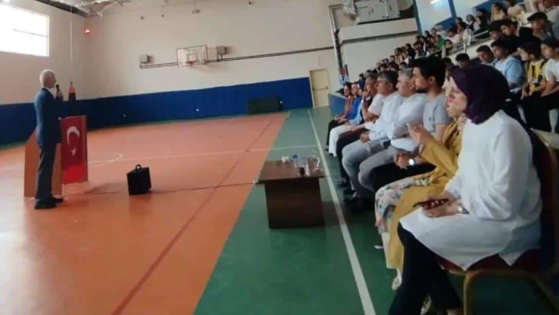 Okçu öğrencilerle buluştu