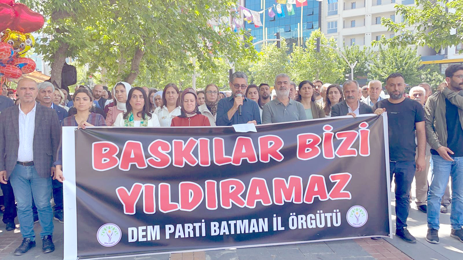 ‘Halkımızla beraber boyun eğmeyeceğiz’