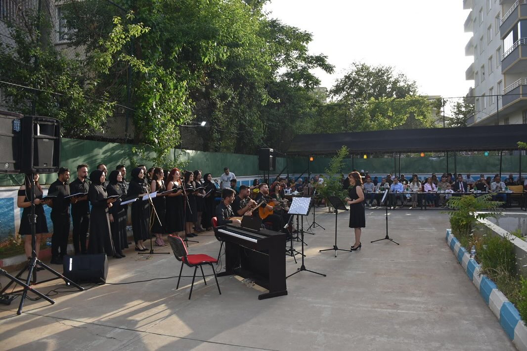 Dillerin Rengi Öğretmen Korosunun ilk dinleti programı düzenlendi