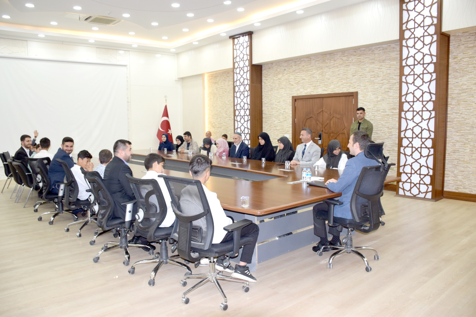 Hafız öğrencilerden Kaymakam Güngör’e ziyaret