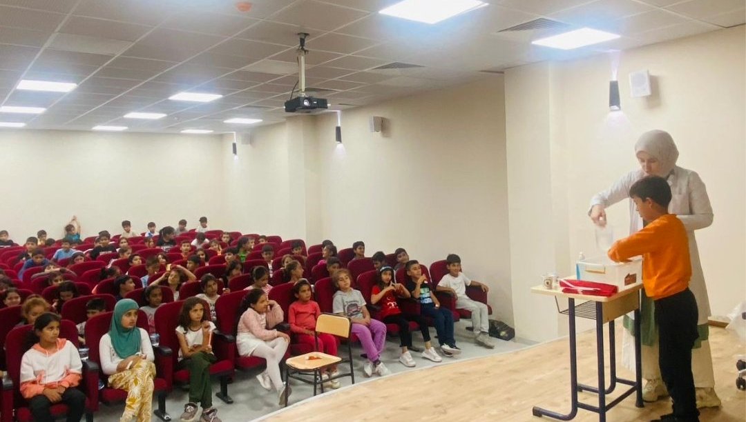 İlkokul öğrencilerine sağlıklı beslenme eğitimi