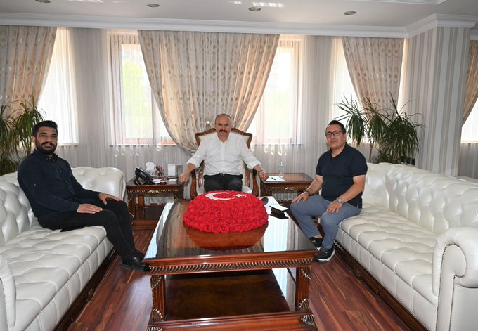 Başkan ve Tutuş Vali Ekrem Canalp’i ziyaret etti