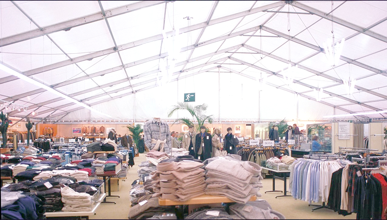 Yüzde 75 İndirimli Çadırı Outlet açıldı