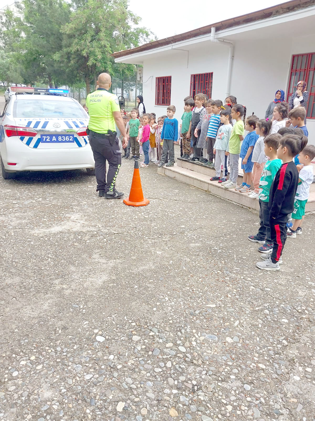 Miniklere trafik kuralları anlatıldı