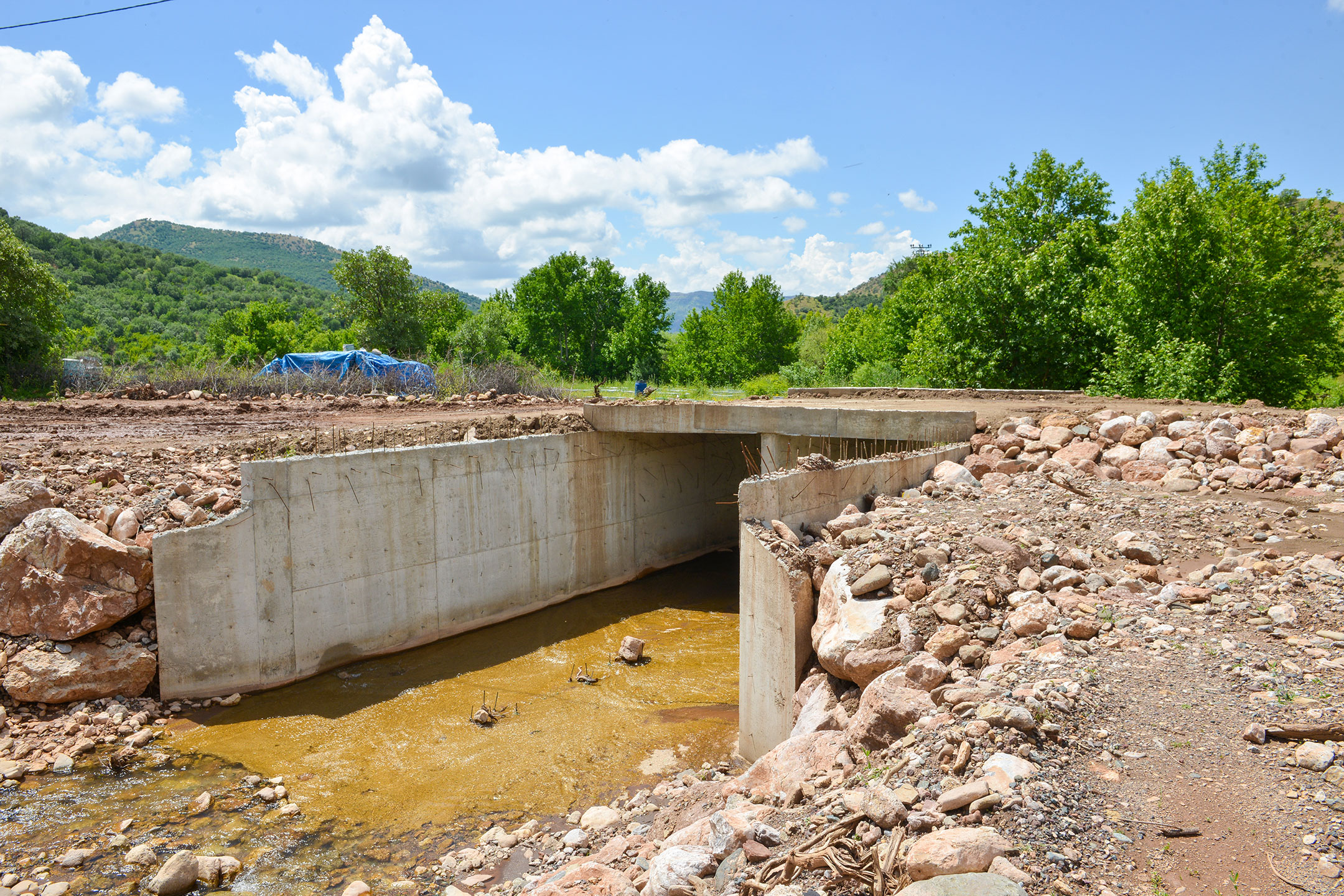 Şaman mezrasına menfez yapıldı