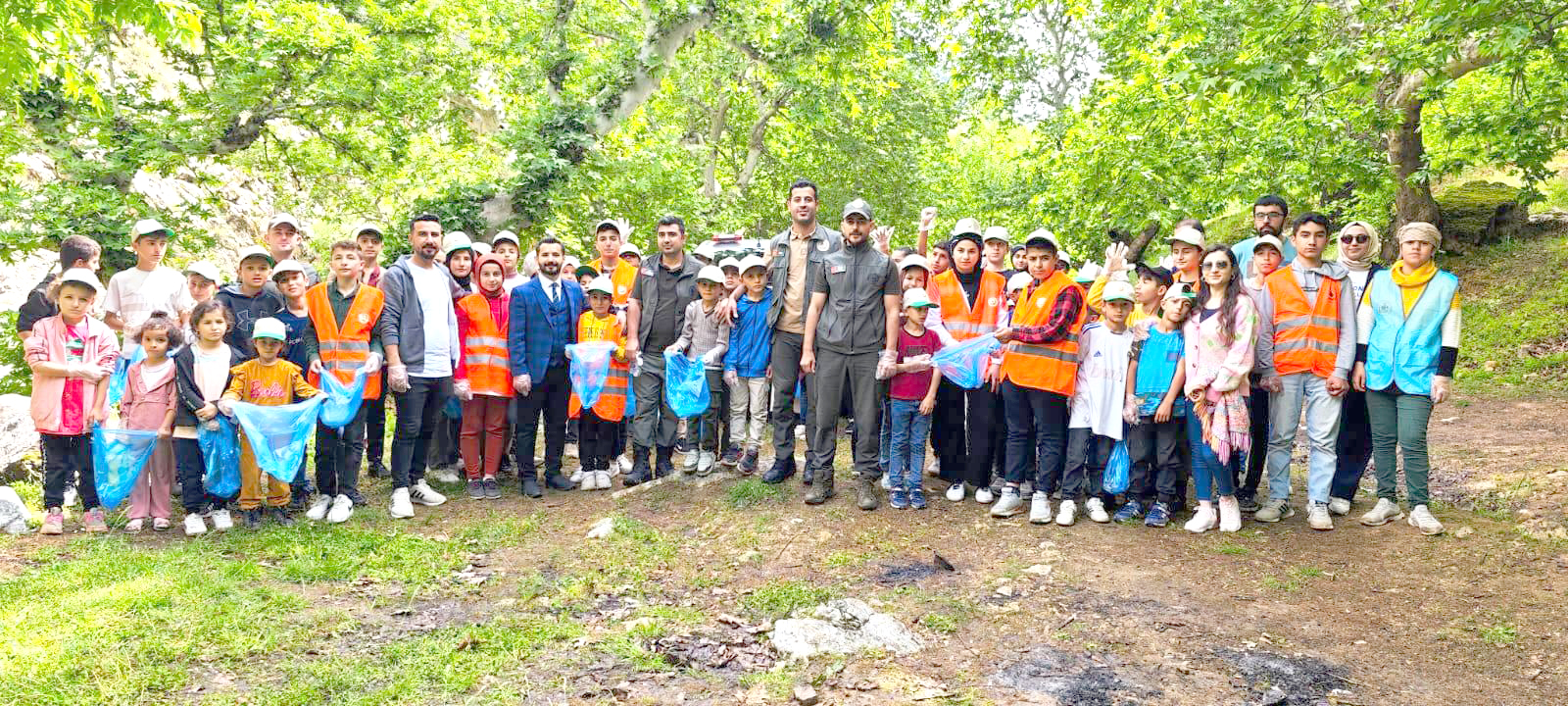 Mesire alanındaki çöpler toplandı