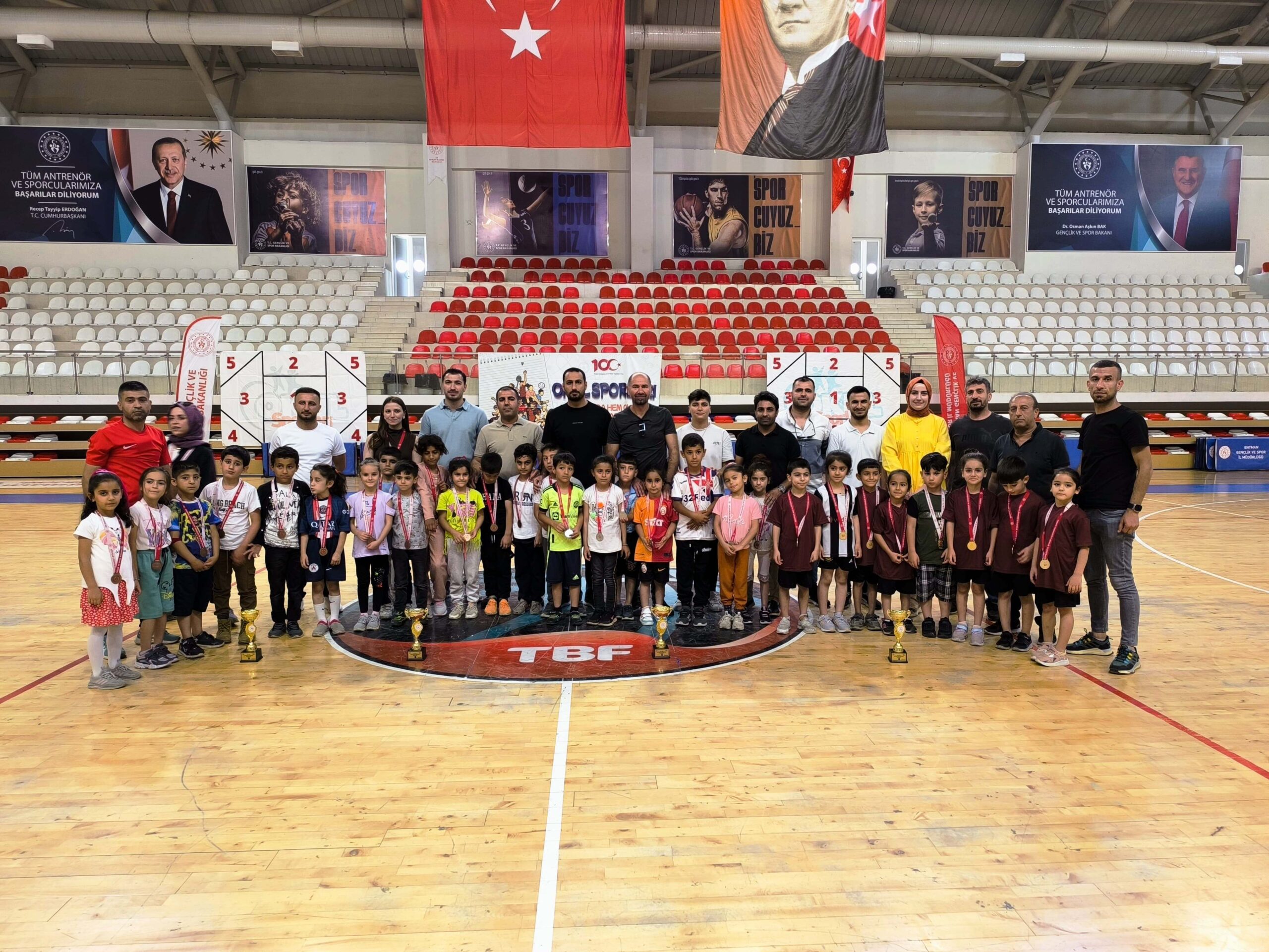 ‘İlkokullar Fiziksel Etkinlik Oyunları’ 19 Mayıs Spor salonunda başladı