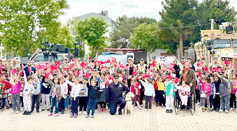 Minik öğrencilerden Jandarmaya ziyaret