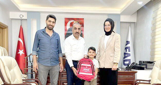 Kumbarasını Filistin’e bağışladı