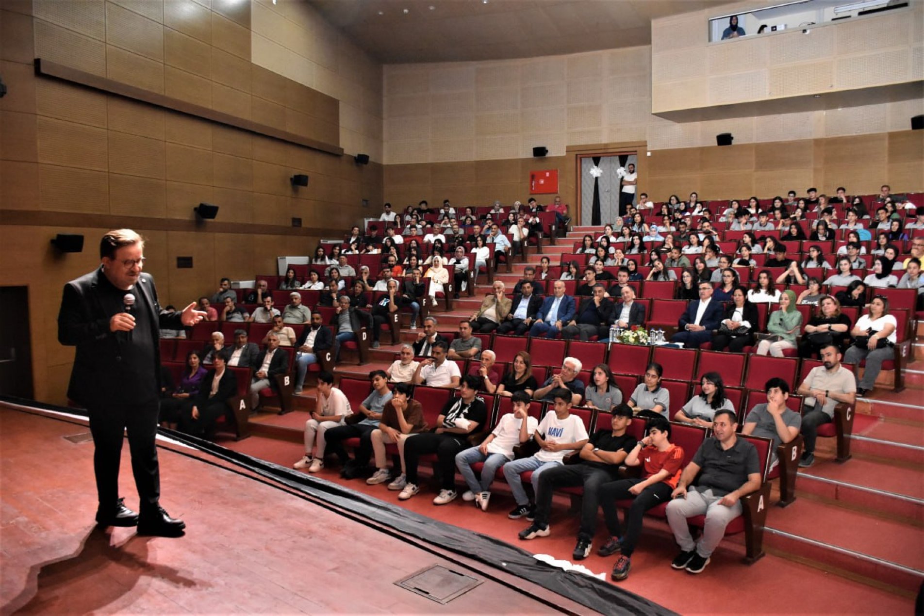 Öğrencilere “Mevlana ve Hikmet” konulu konferans v