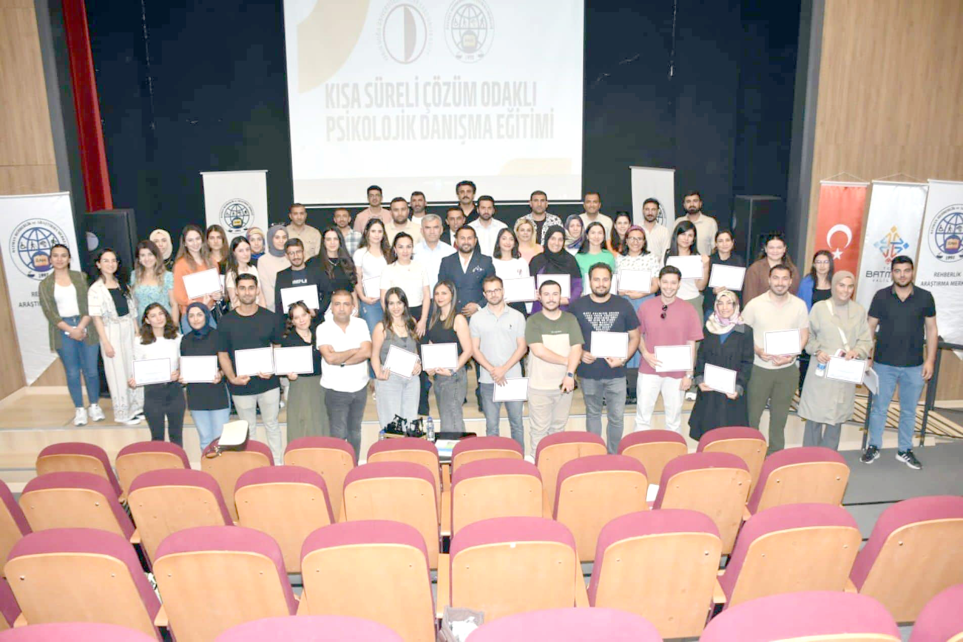 Öğretmenlere terapi eğitimi verildi