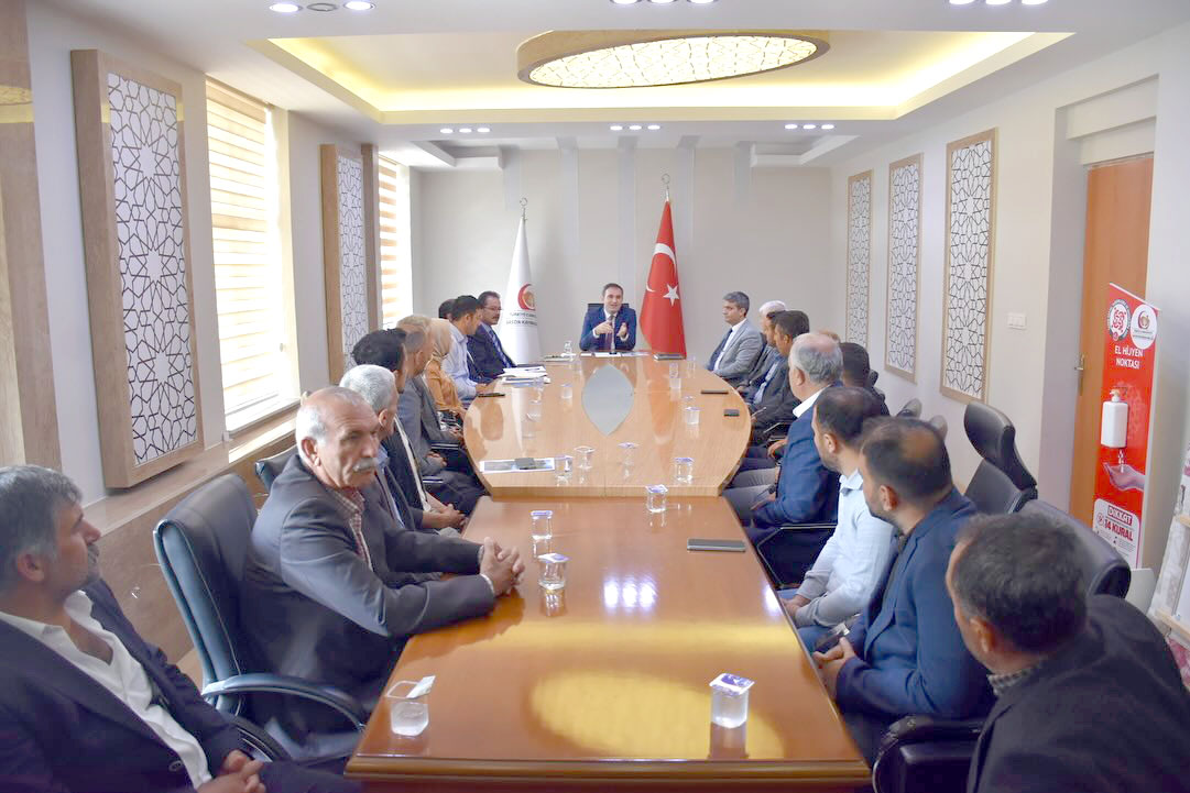 ‘MUHTARLAR, İYİ ŞEYLER İÇİN HALKIN ÖNÜNÜ AÇAN KİŞİDİR’