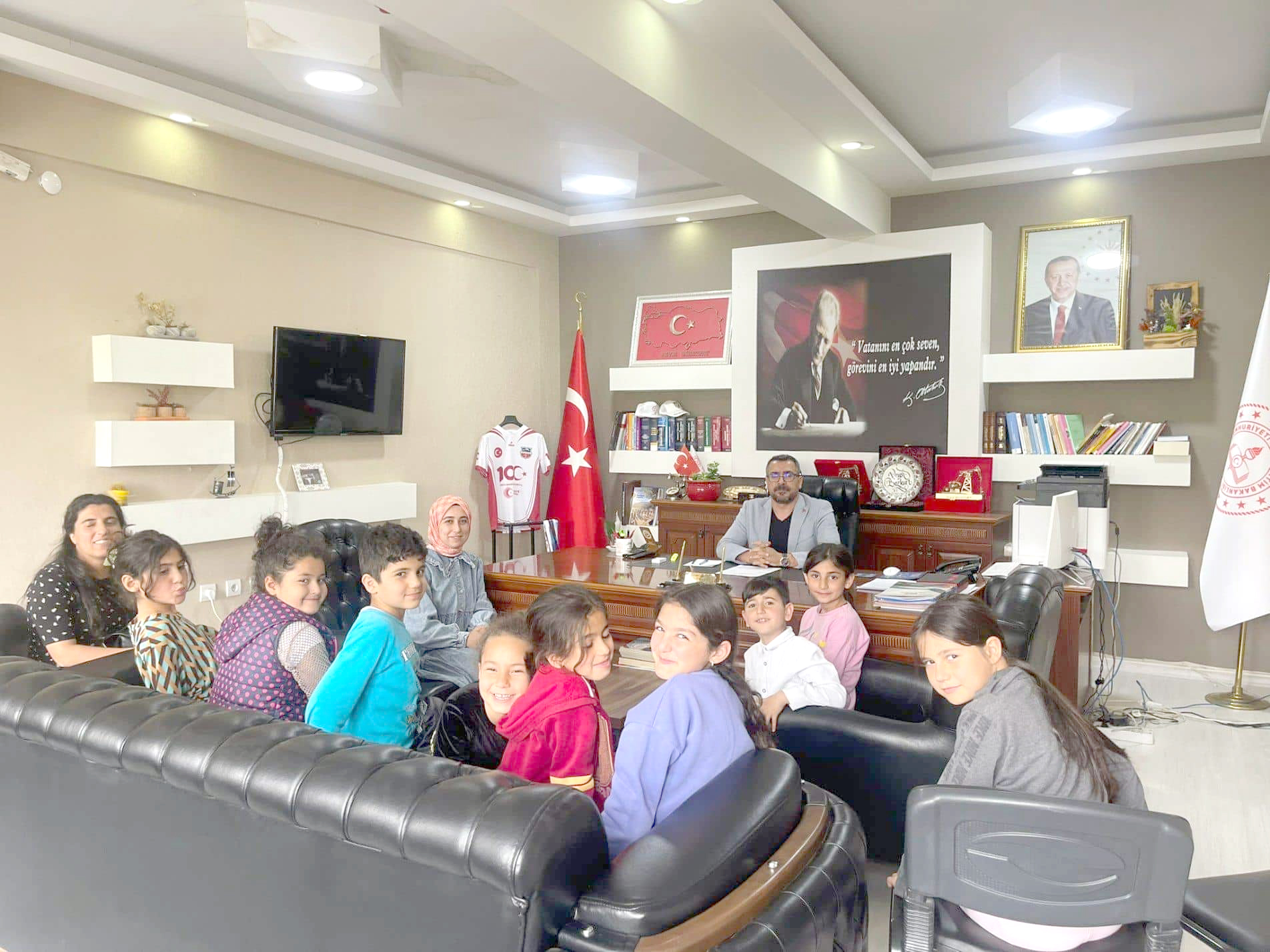 Miniklerden Müdür Bozkurt’a ziyaret