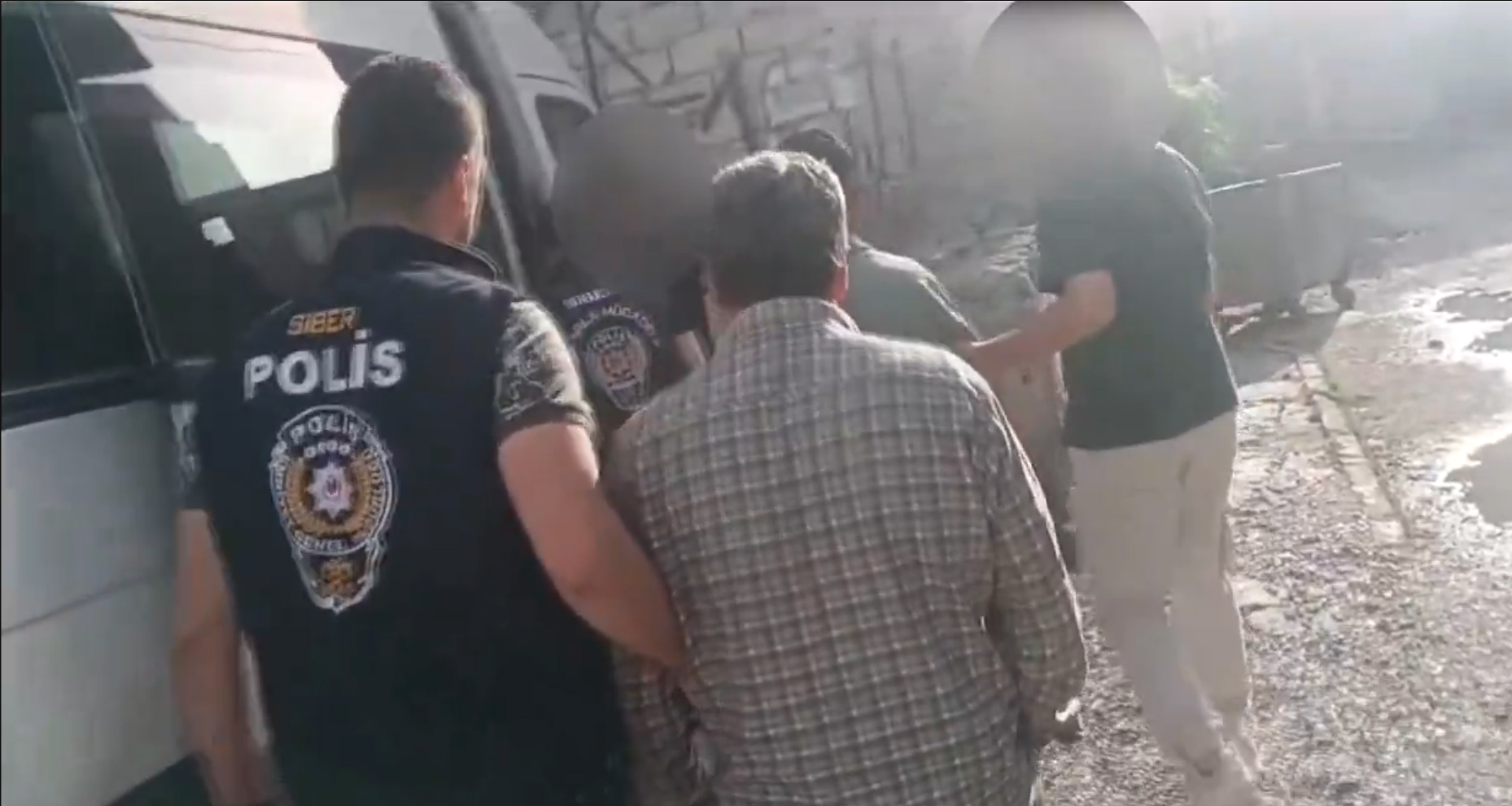 Sosyal medya sapıkları yakalandı