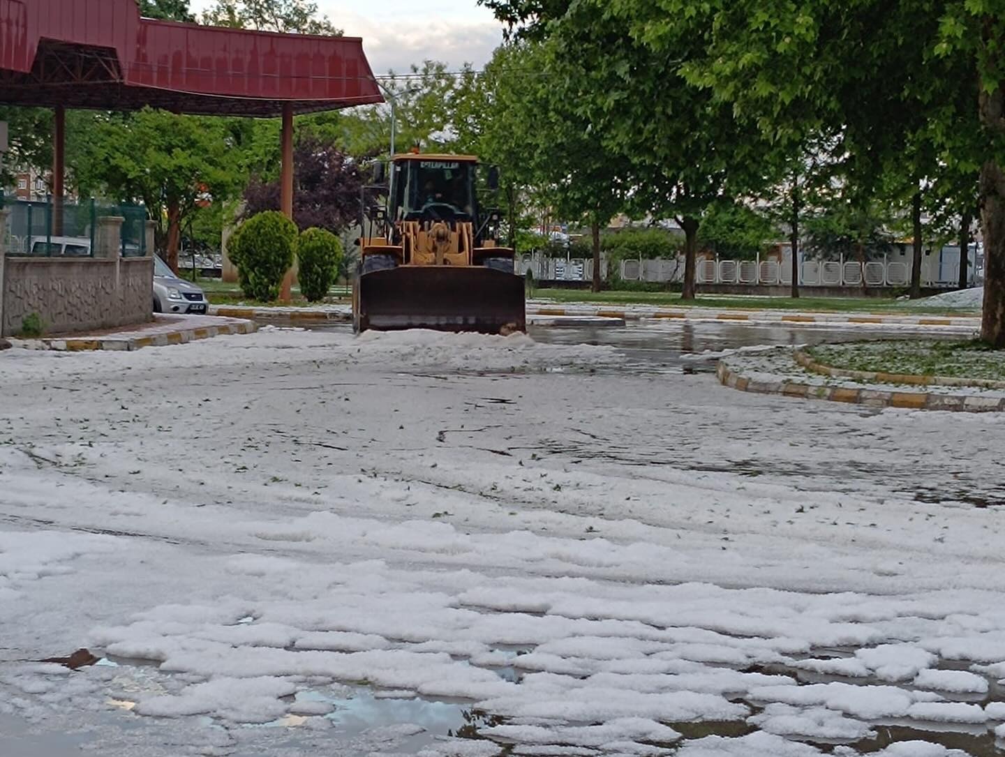 Belediye taşkınlara anında müdahale etti