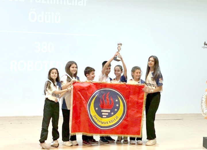 TED Kolejinden bir başarı daha