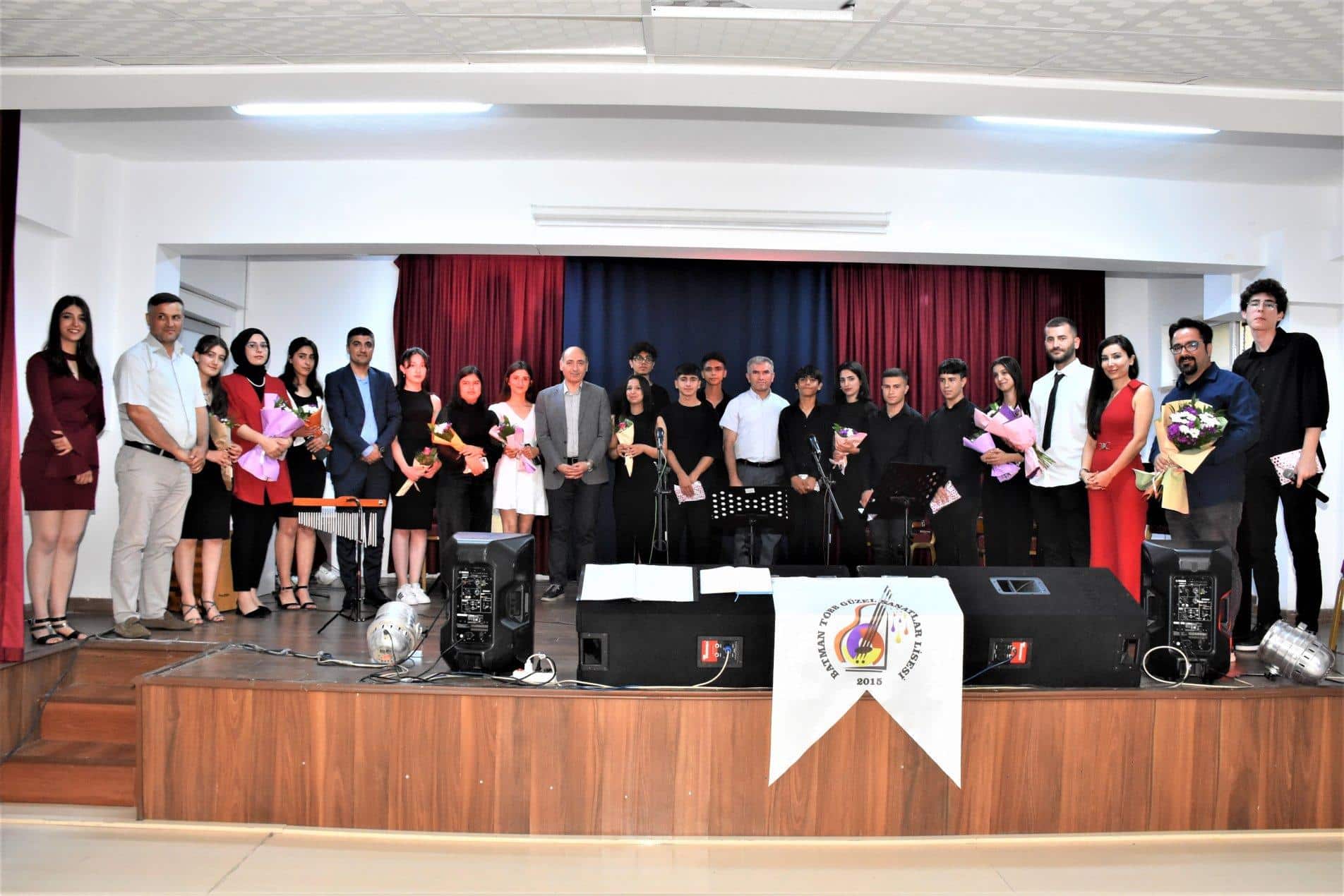 Lise öğrencilerinden müzik ve şiir etkinliği