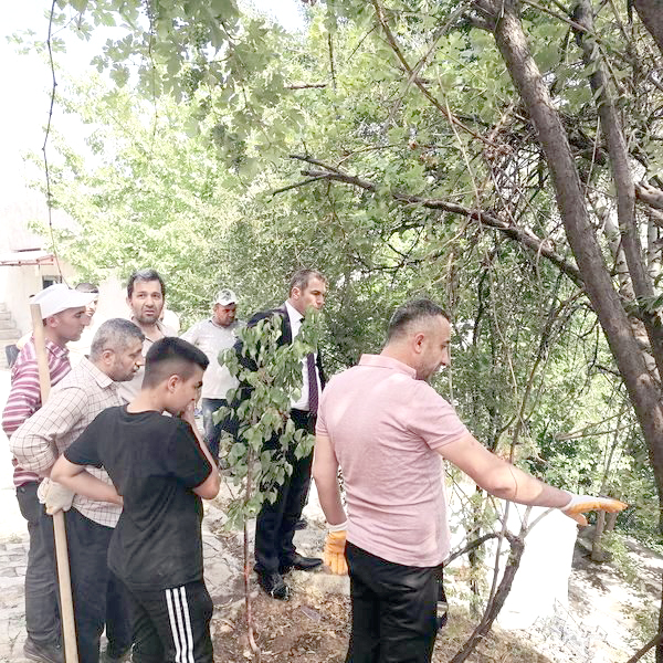 Yangın Yerinde İncelemelerde Bulundu.