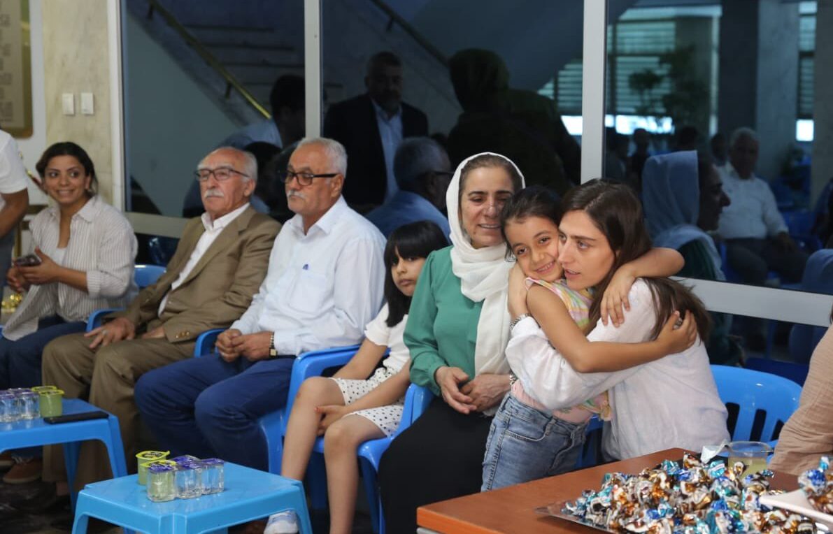 Başkan Sönük çocuklarla yakından ilgilenerek bayramlarını kutladı