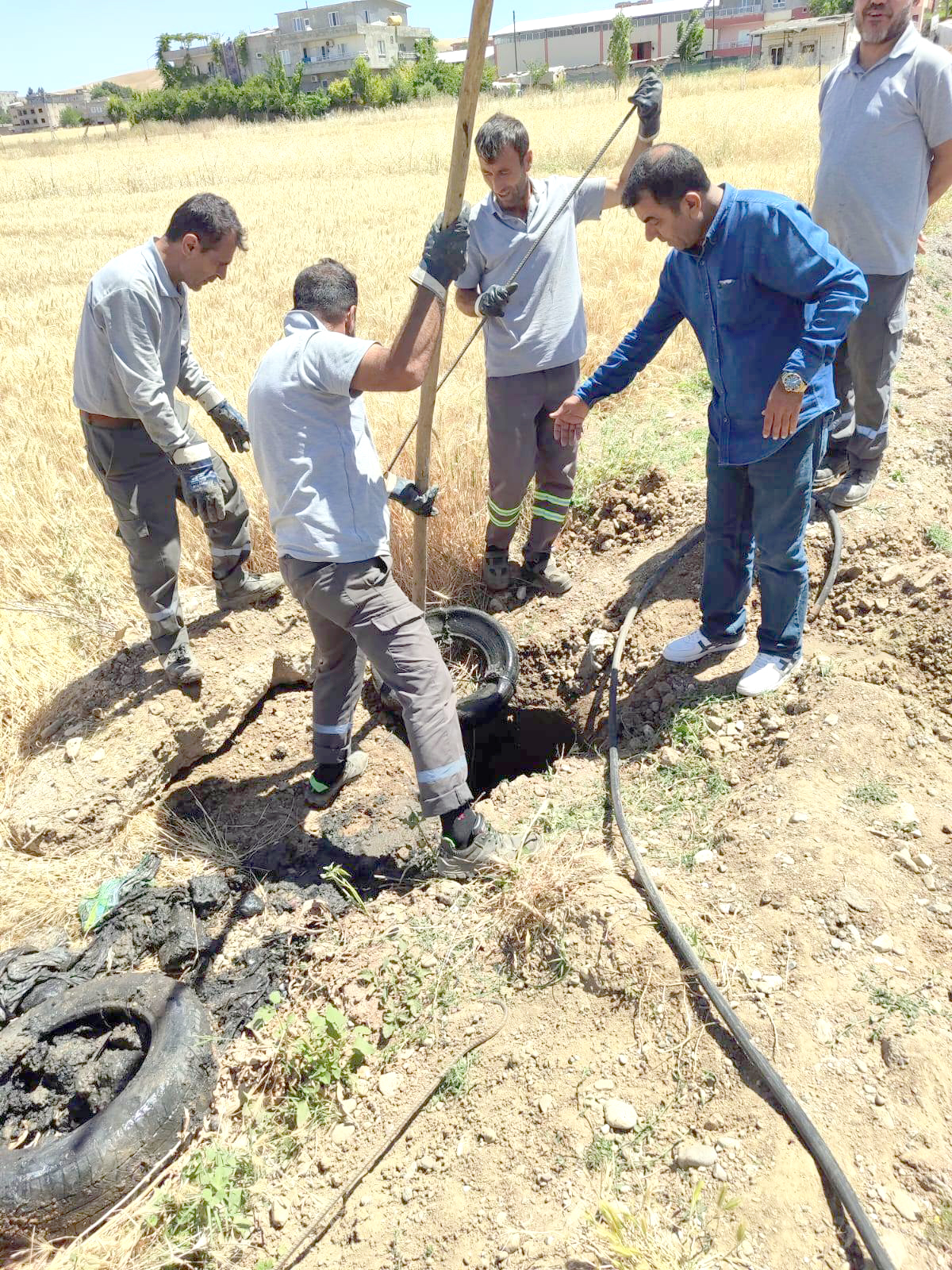 Kanalizasyonu araba lastiği ile tıkadılar