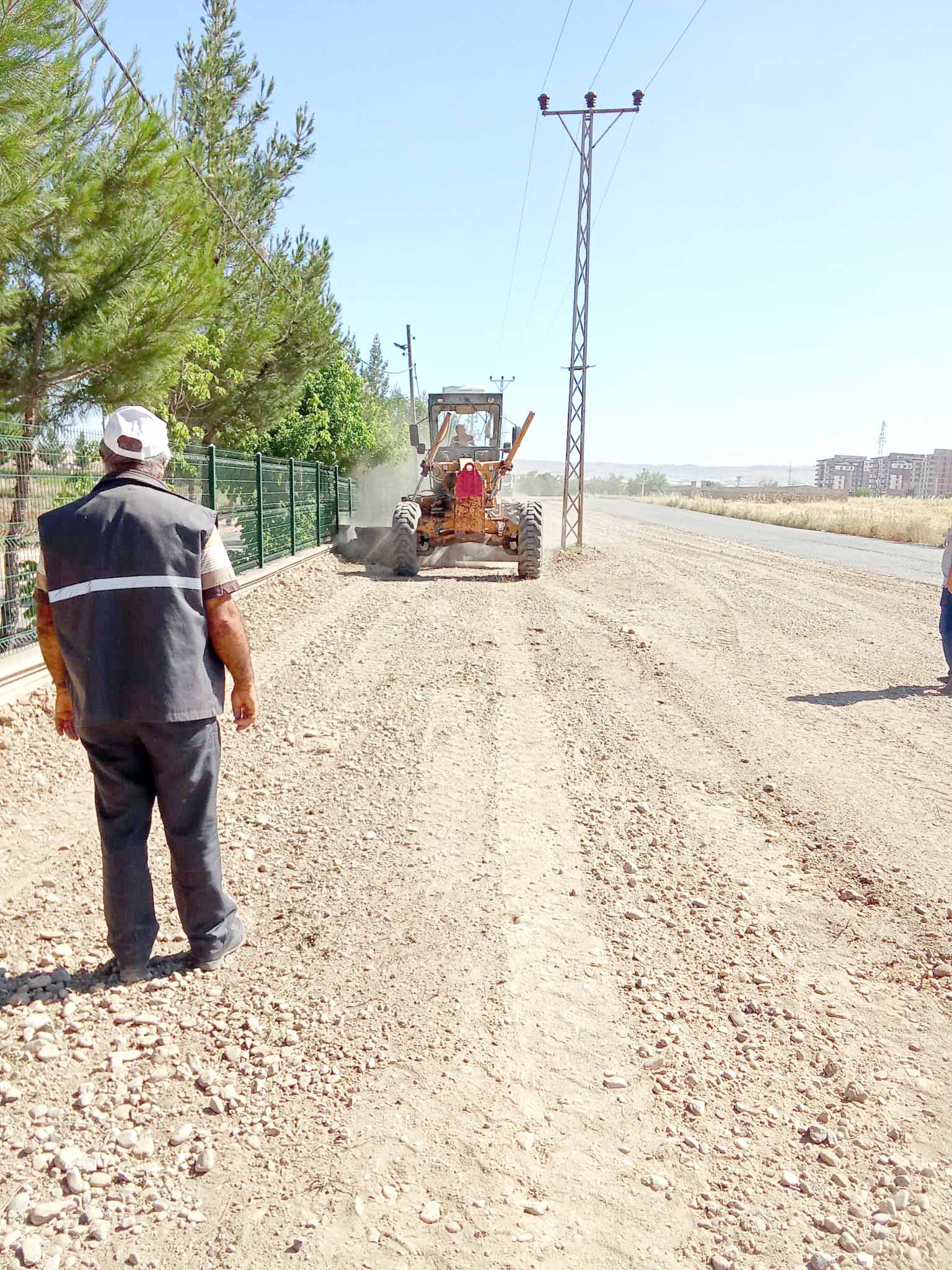 Mezarlık ziyaretleri için park alanı oluşturuldu