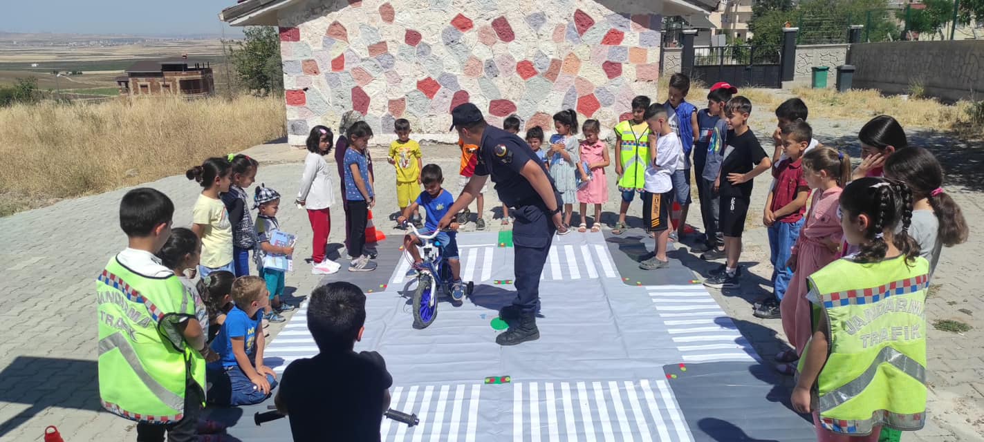 Öğrencilere trafik eğitimi verildi