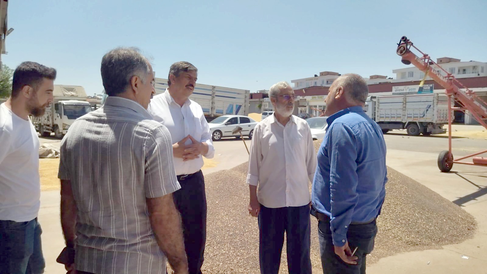 BESO zahireci esnafının yanında