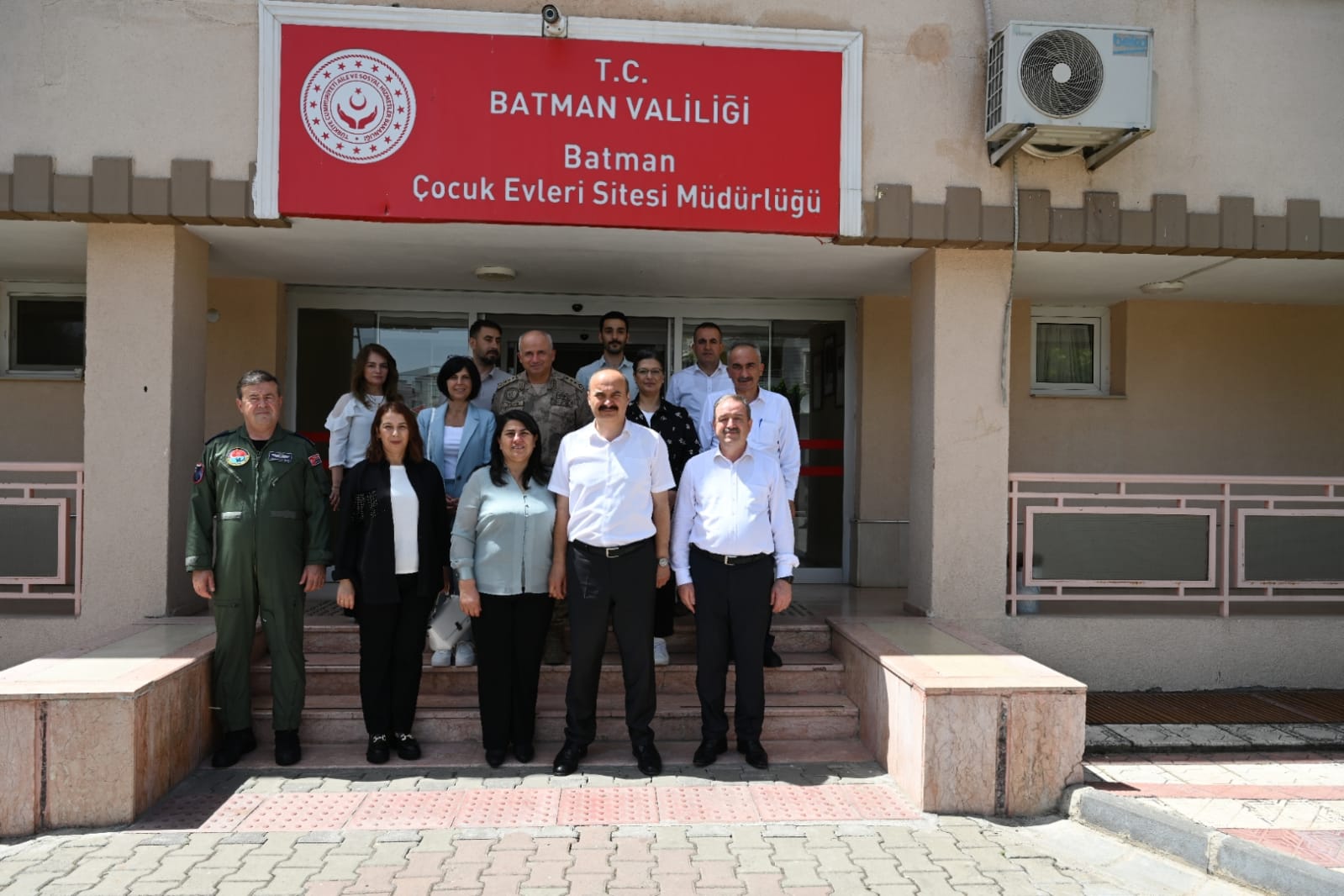 Çocuk Sitesi sakinleri ile bayramlaştılar