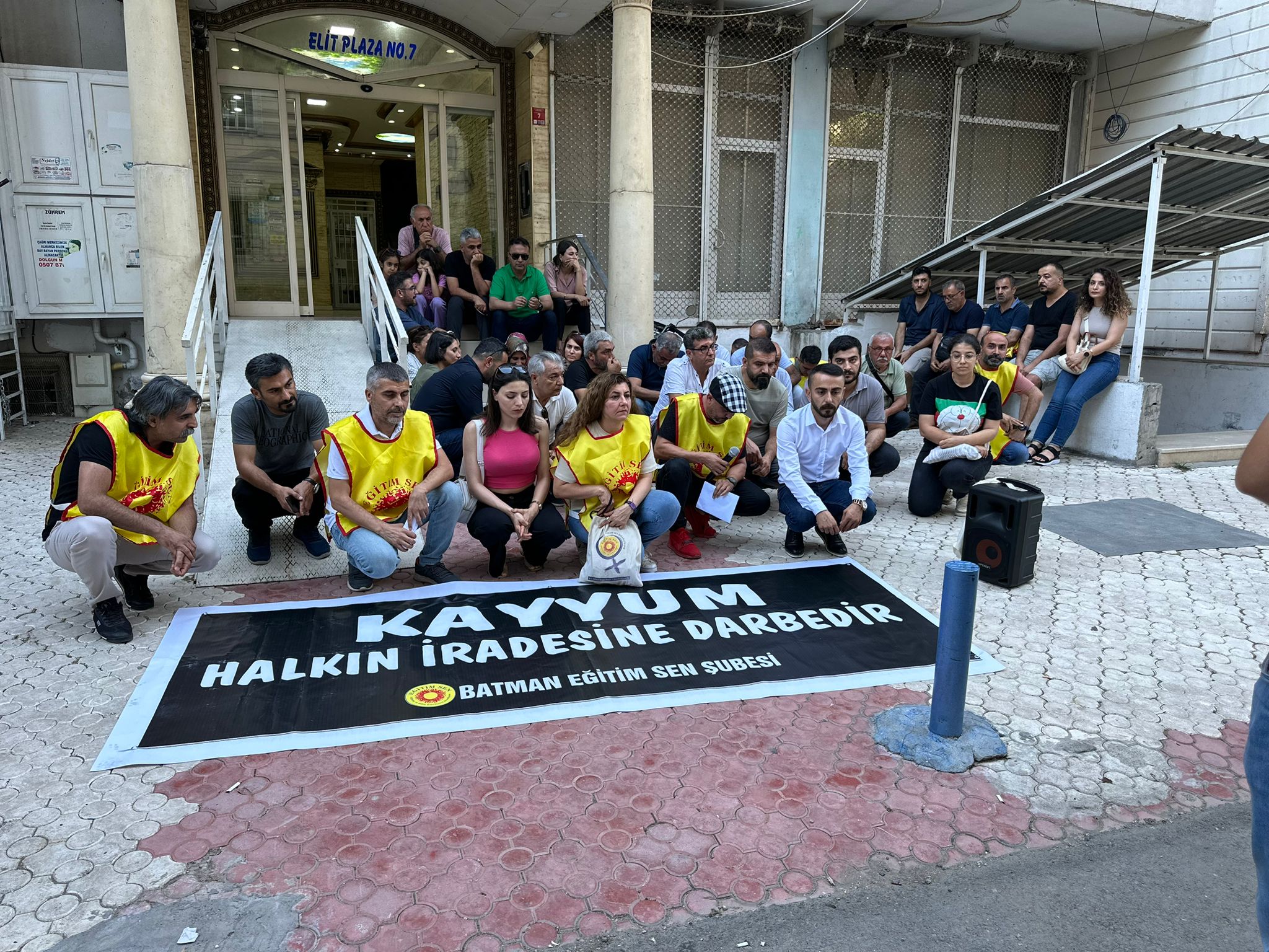 Kayyum halkın iradesine darbedir
