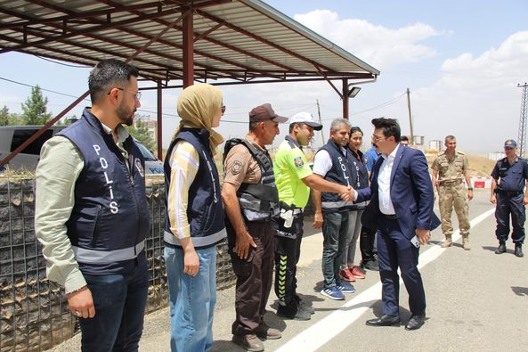 EMNİYET VE JANDARMA PERSONELİ İLE BAYRAMLAŞILDI