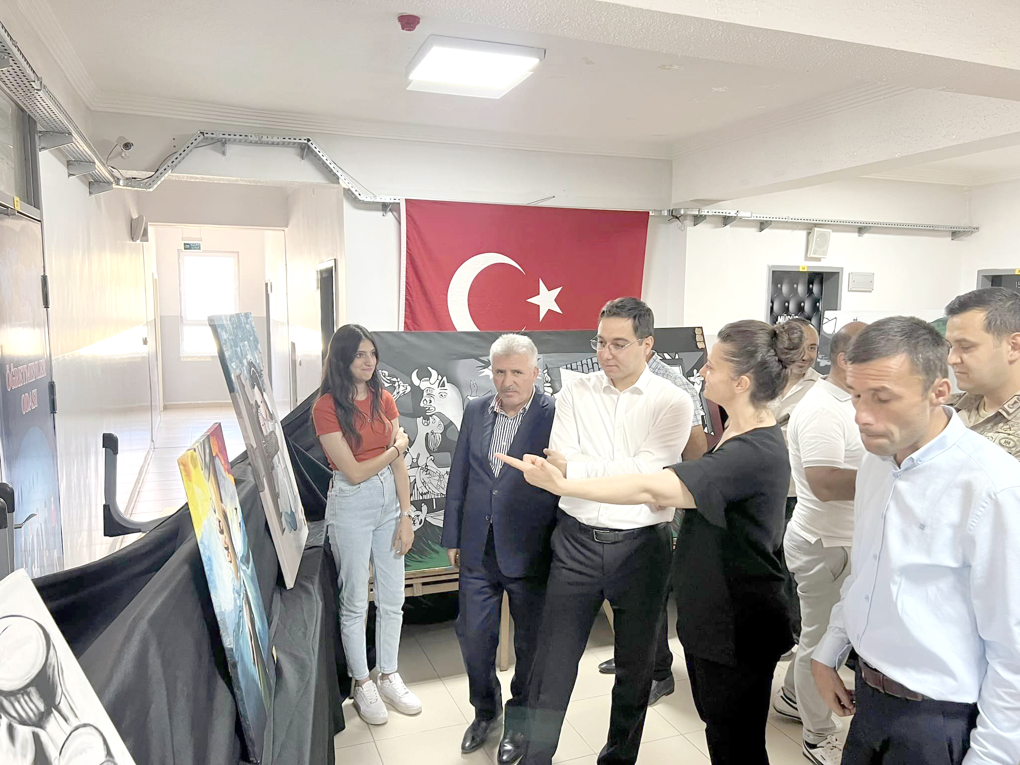 Gercüş Anadolu Lisesinde ‘Empati’ Konulu sesim sergisi