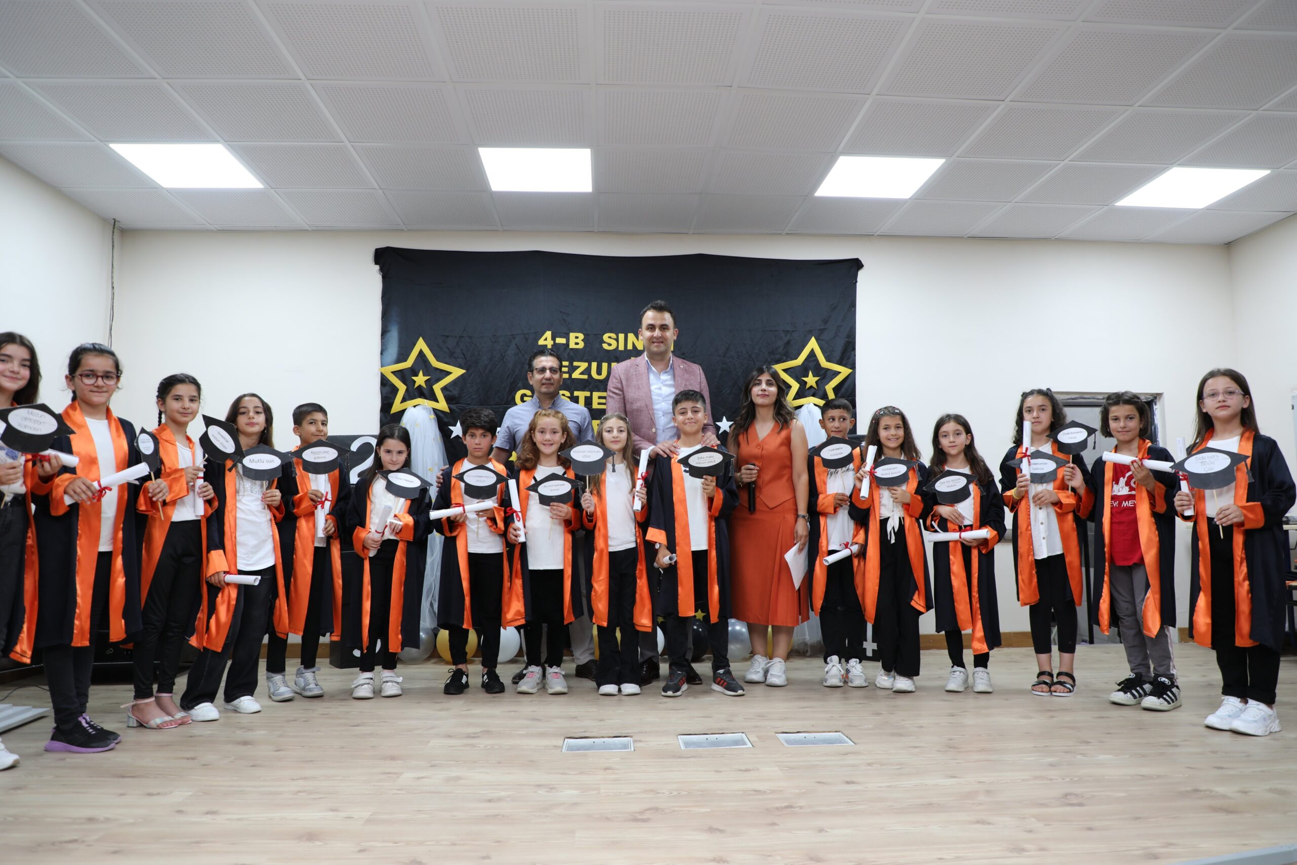 Atatürk İlkokulunda düzenlenen mezuniyet törenine katıldı