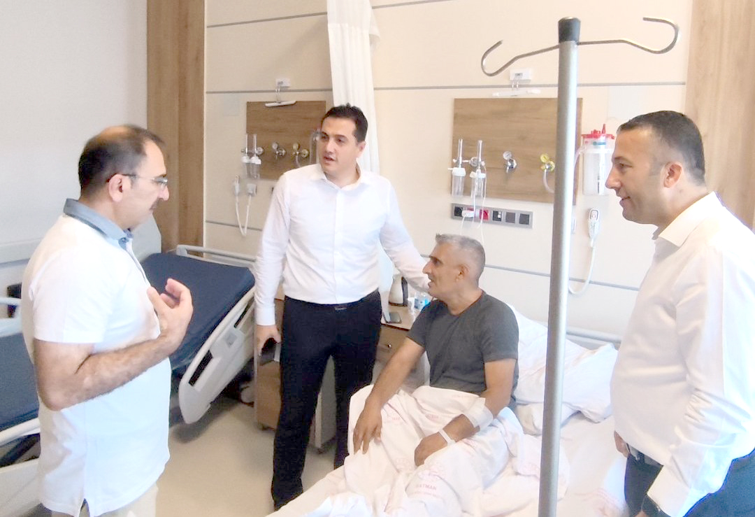 Müdür Canpolat hastaları ziyaret etti